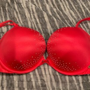 Victorias Secret very sexy push up bra. Worn once!